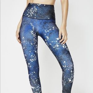 🆕 XL Onzie High Rise Graphic Leggings